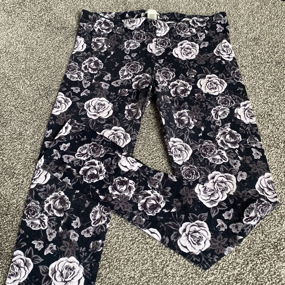 Black and white floral leggings